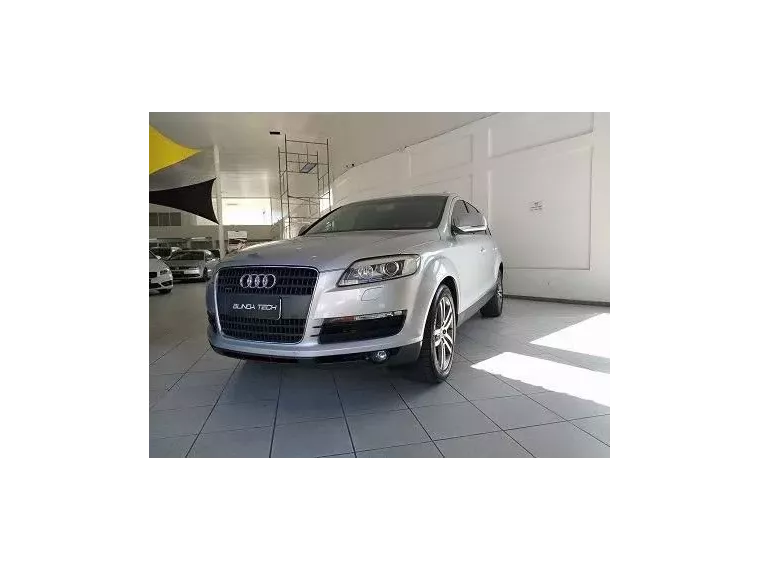 Audi Q7 Prata 14