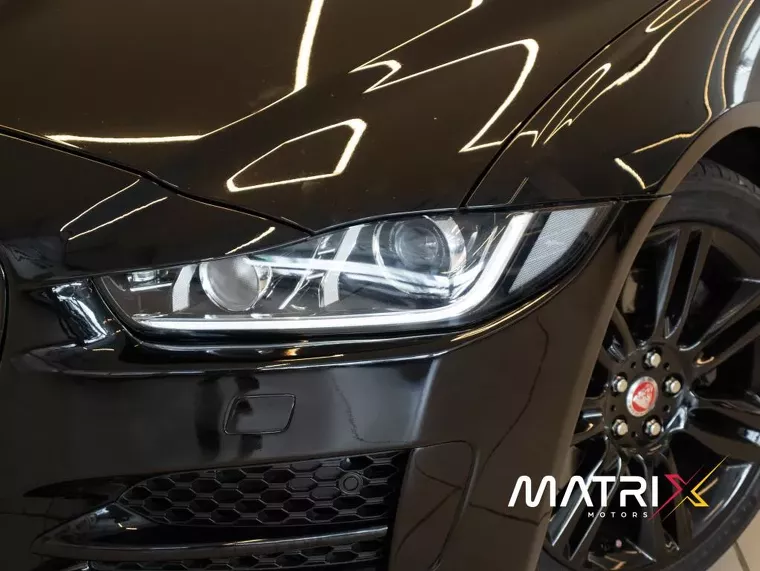 Jaguar XE Preto 17