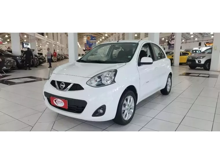 Nissan March Branco 1