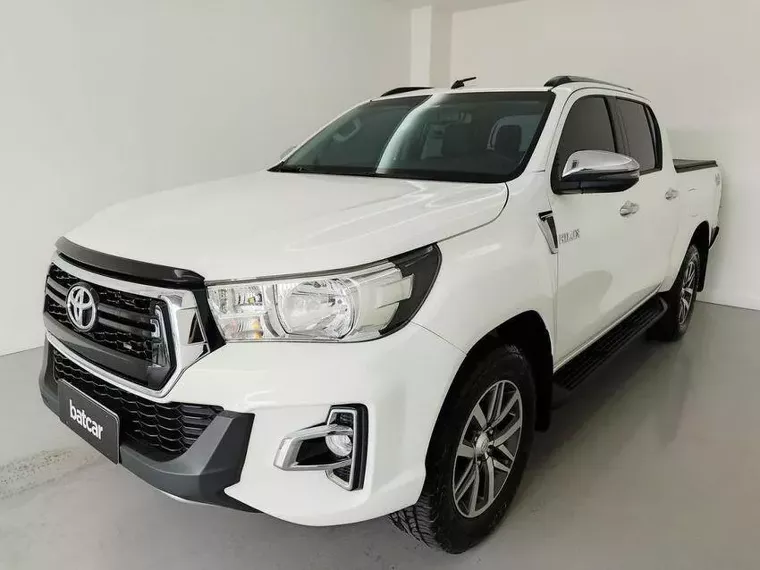 Toyota Hilux Branco 18