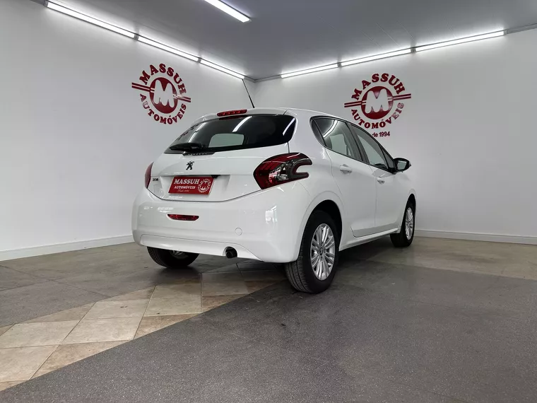 Peugeot 208 Branco 6