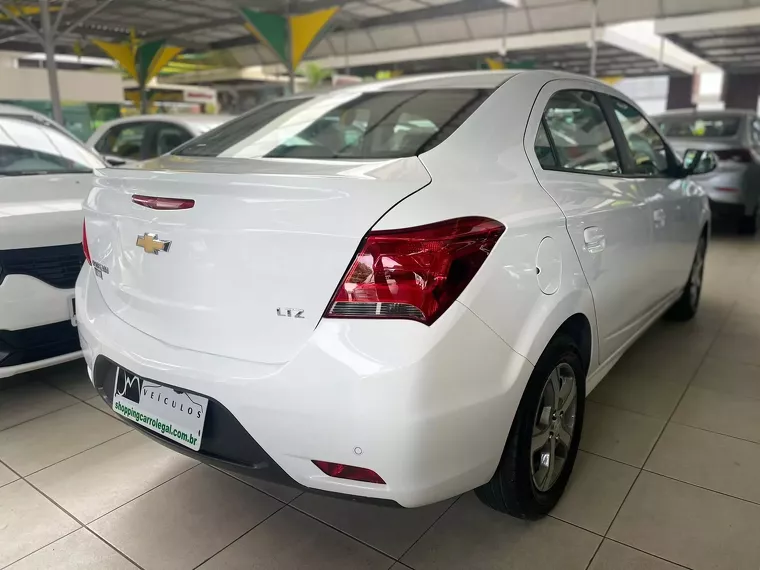 Chevrolet Prisma Branco 13