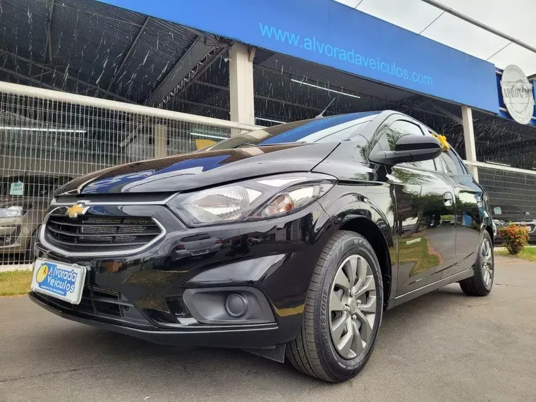 Chevrolet Onix Preto 2