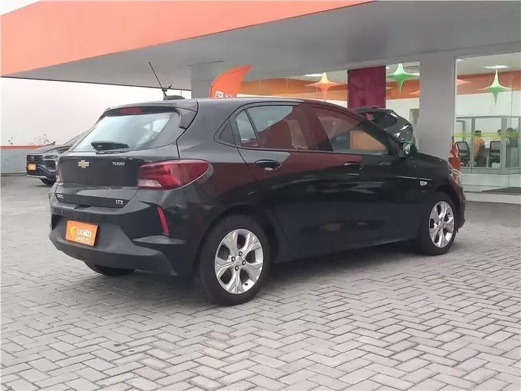 Chevrolet Onix Preto 2