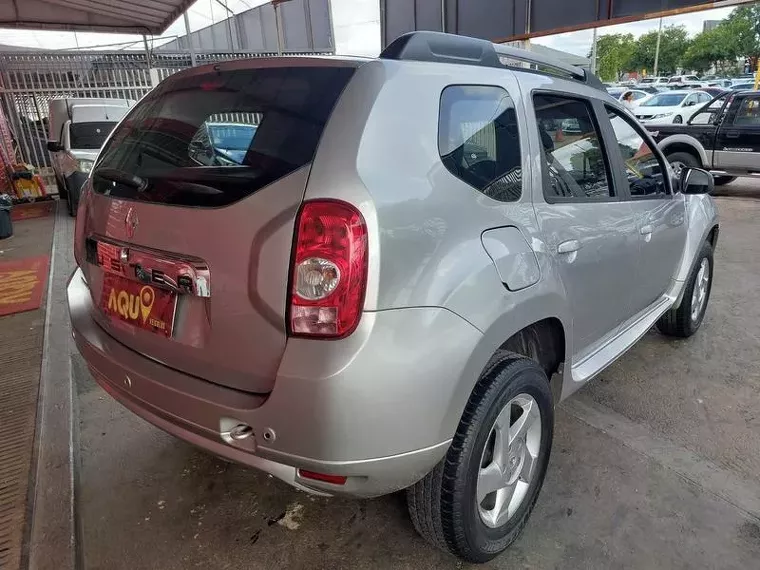 Renault Duster Prata 17