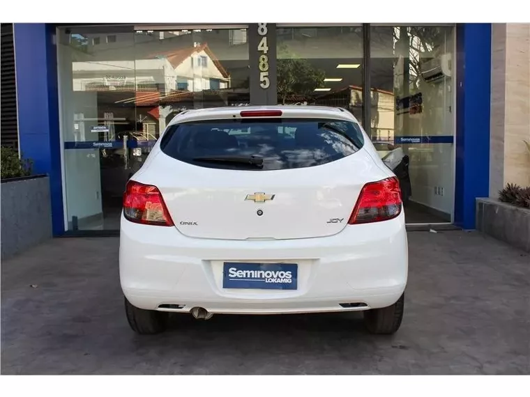 Chevrolet Onix Branco 10