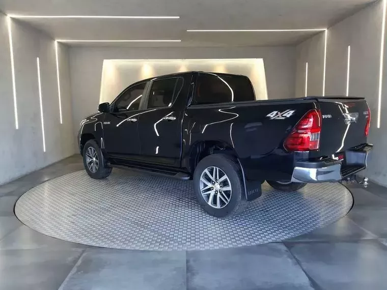 Toyota Hilux Preto 9