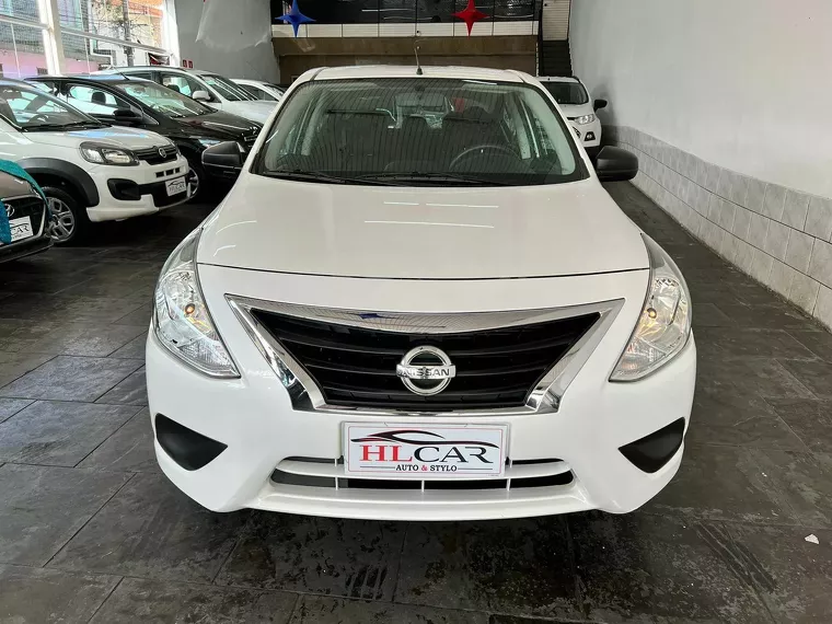 Nissan Versa Branco 11