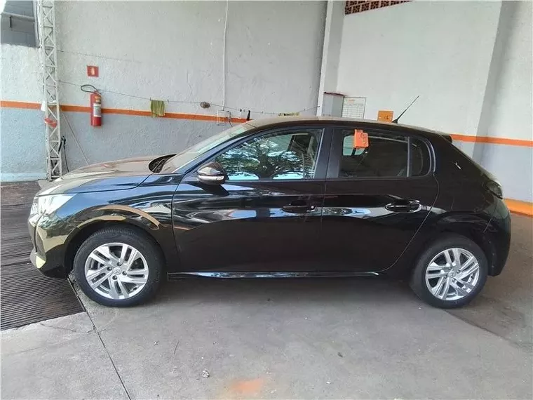 Peugeot 208 Preto 7