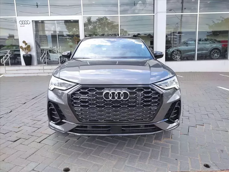 Audi Q3 Cinza 8