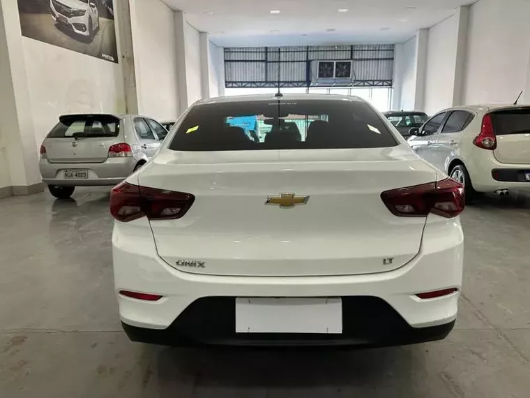 Chevrolet Onix Branco 6