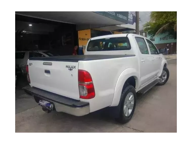 Toyota Hilux Branco 8