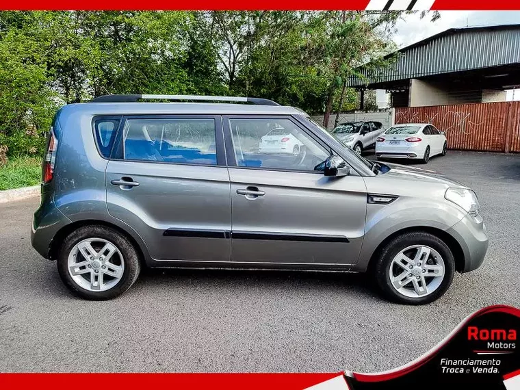 KIA Soul Cinza 8