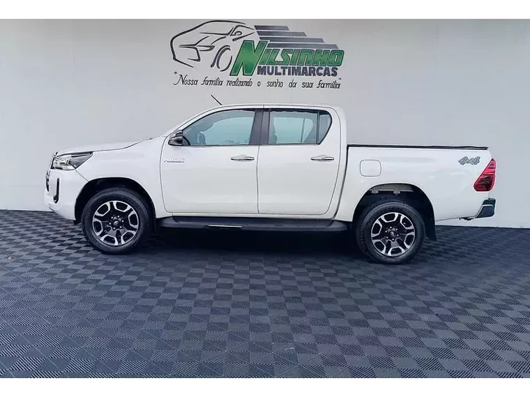 Toyota Hilux Branco 9