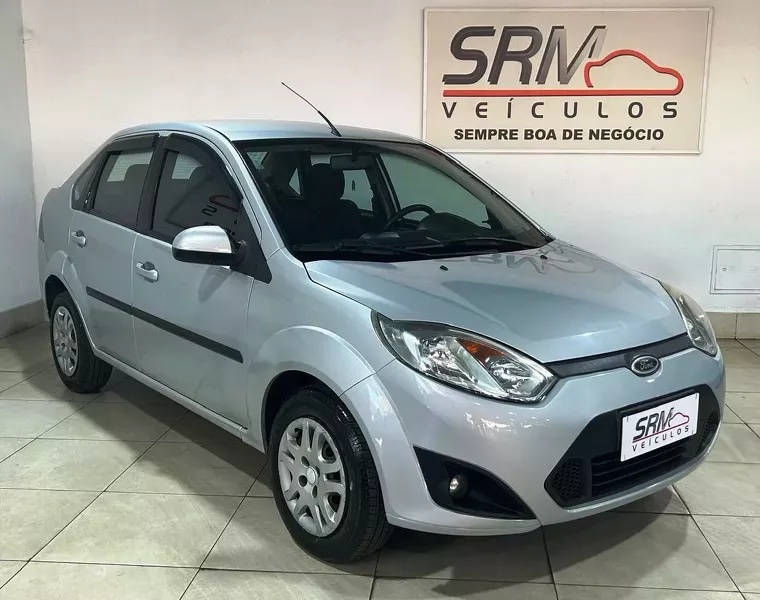 Ford Fiesta Prata 3