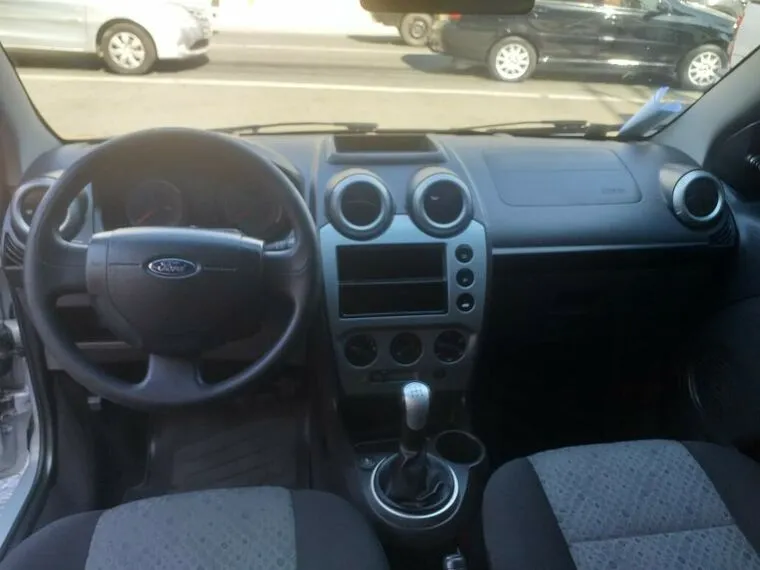Ford Fiesta Prata 5