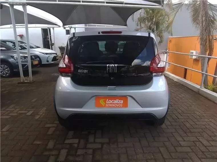 Fiat Mobi Prata 5