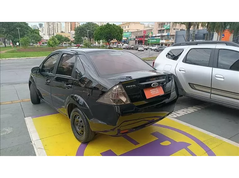 Ford Fiesta Preto 4