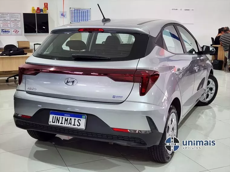 Hyundai HB20 Prata 16