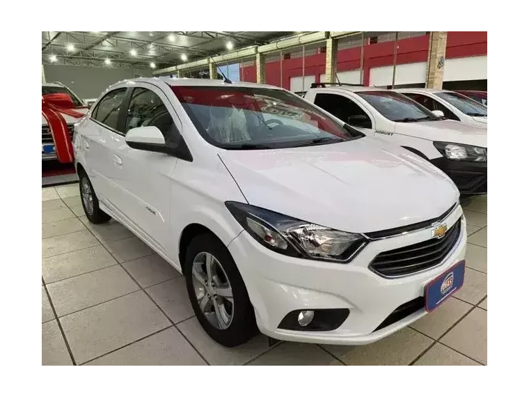 Chevrolet Prisma Branco 4