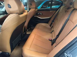 BMW 320i