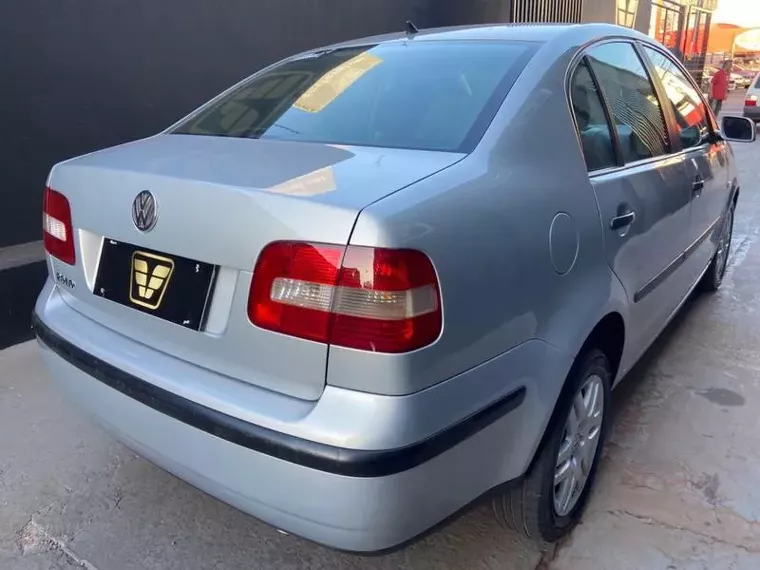 Volkswagen Polo Sedan Prata 8