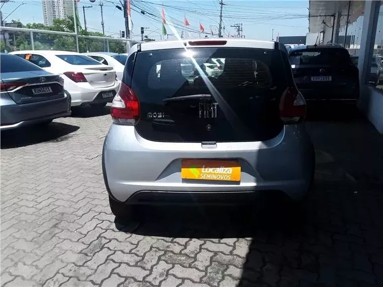 Fiat Mobi Prata 10