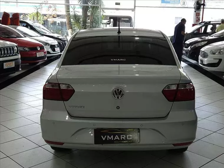 Volkswagen Voyage Prata 2