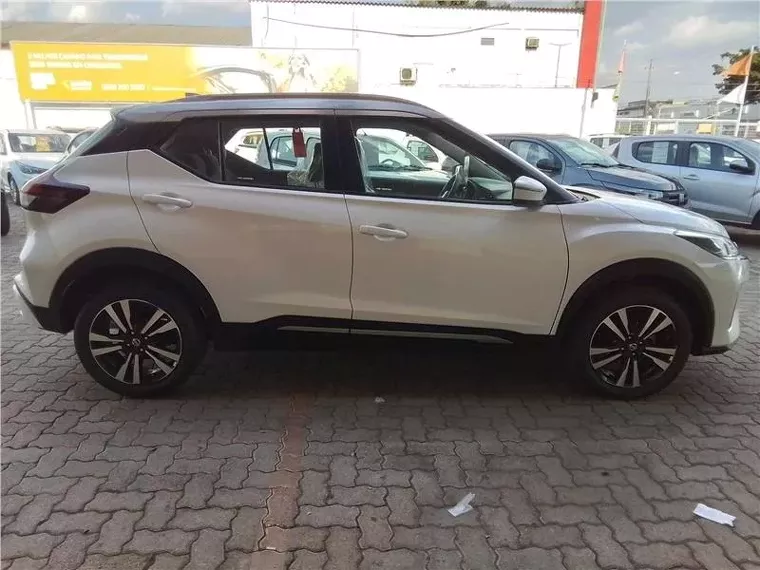 Nissan Kicks Branco 16