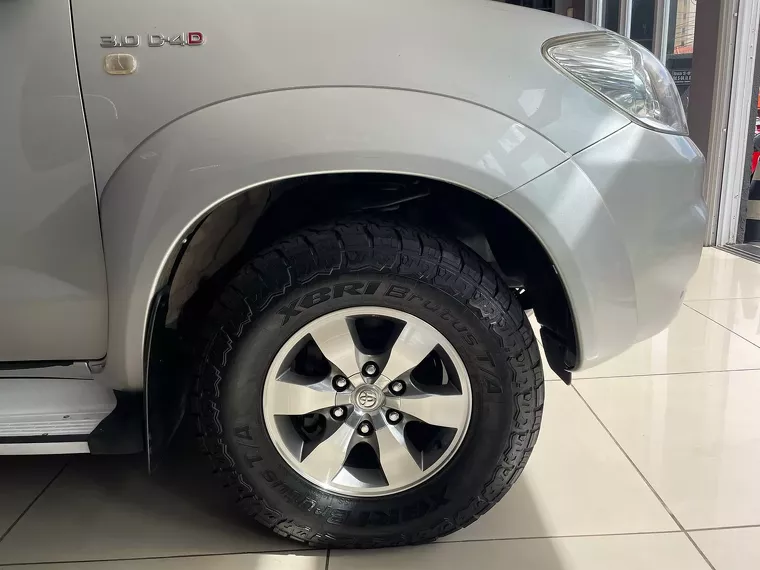 Toyota Hilux SW4 Prata 16