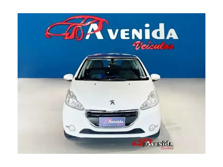 Peugeot 208 Branco 9