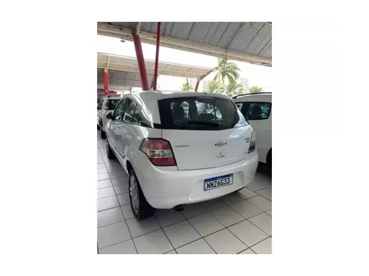 Chevrolet Agile Branco 2