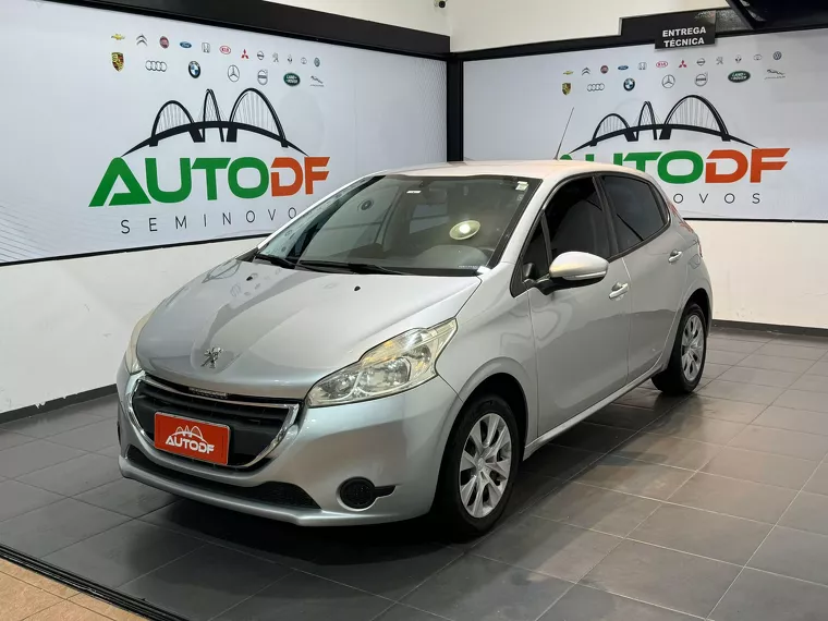 Peugeot 208 Prata 3