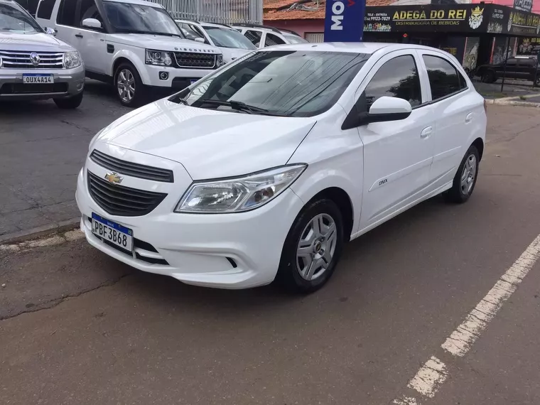 Chevrolet Onix Branco 4