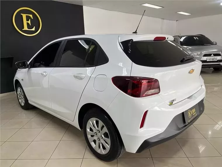 Chevrolet Onix Branco 9