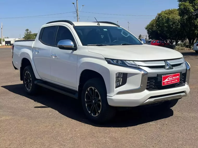 Mitsubishi L200 Triton Branco 1