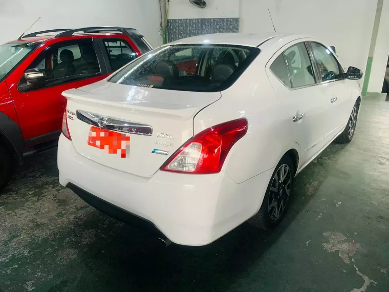 Nissan Versa Branco 10