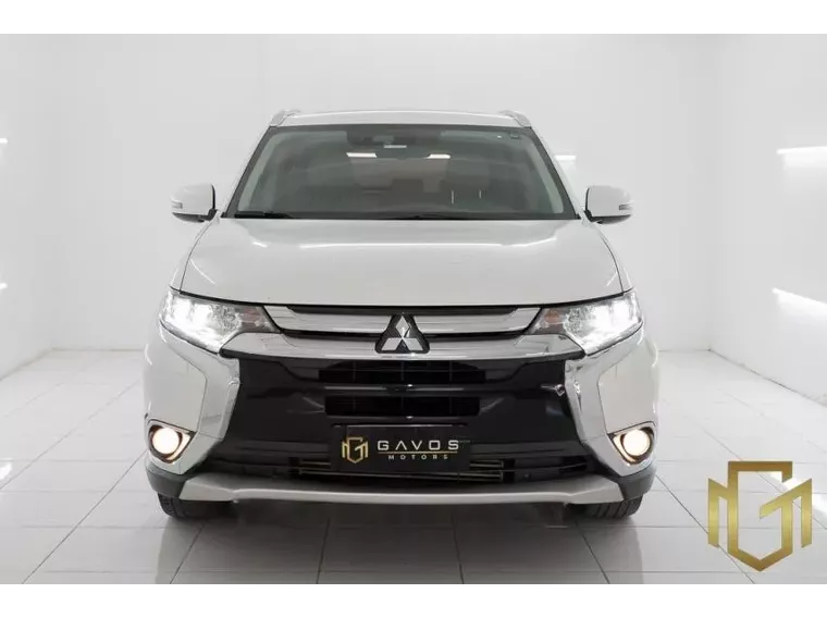 Mitsubishi Outlander Branco 14