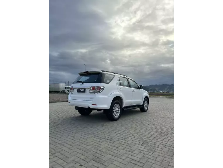 Toyota Hilux SW4 Branco 5