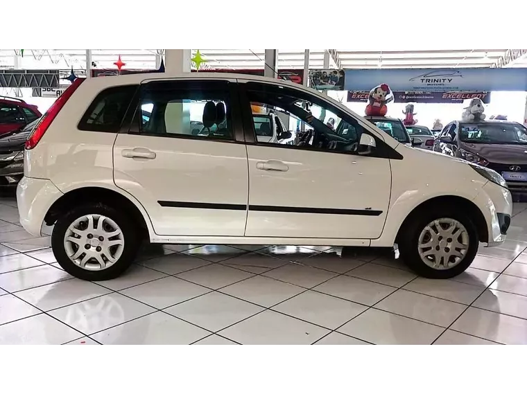 Ford Fiesta Branco 12