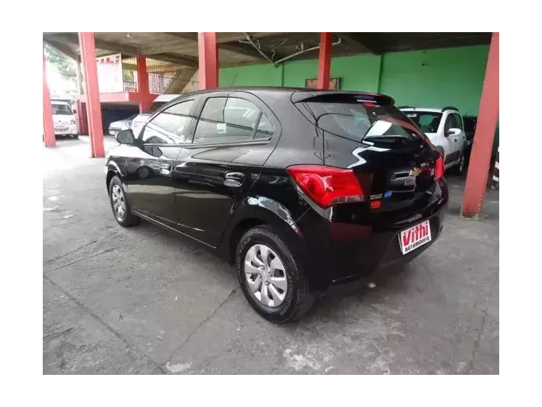 Chevrolet Onix Preto 4