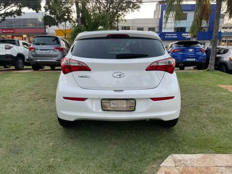 Hyundai HB20 Branco 8