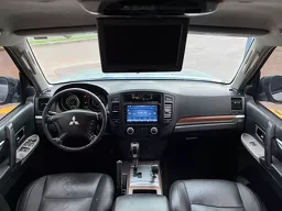 Mitsubishi Pajero Full