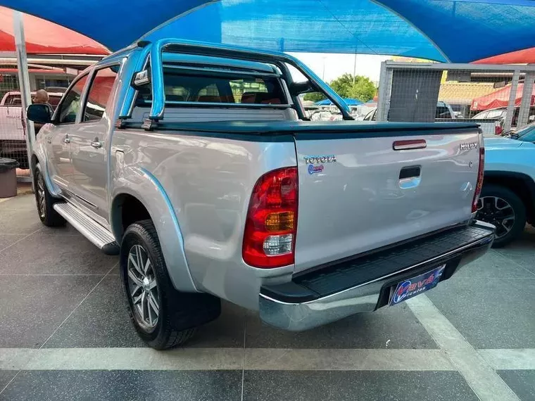 Toyota Hilux Prata 15