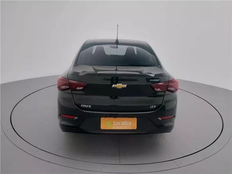 Chevrolet Onix Preto 8