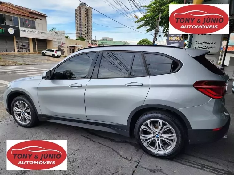 BMW X1 Prata 4