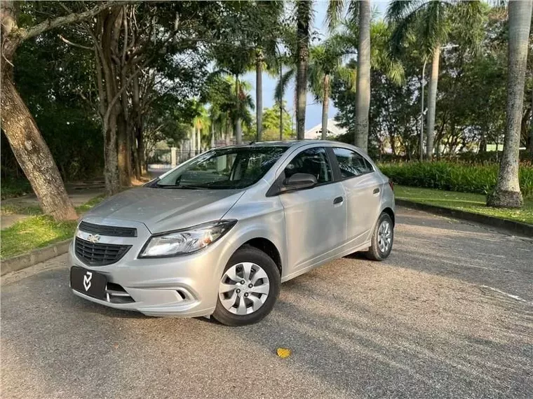 Chevrolet Onix Prata 4