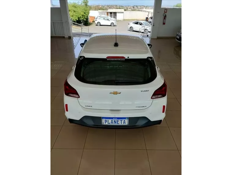 Chevrolet Onix Branco 11