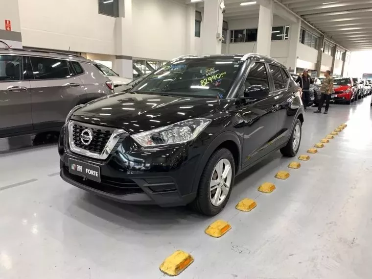 Nissan Kicks Preto 8