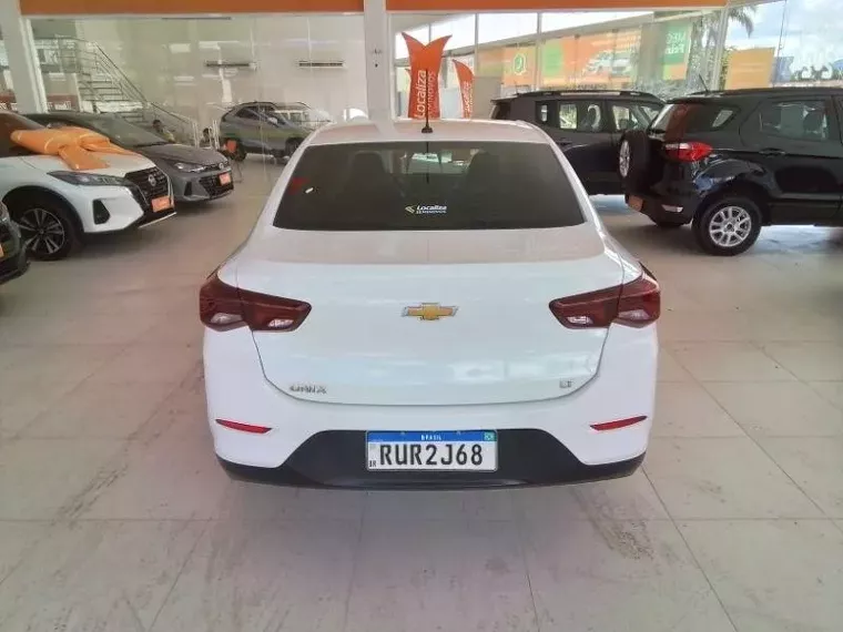 Chevrolet Onix Branco 2